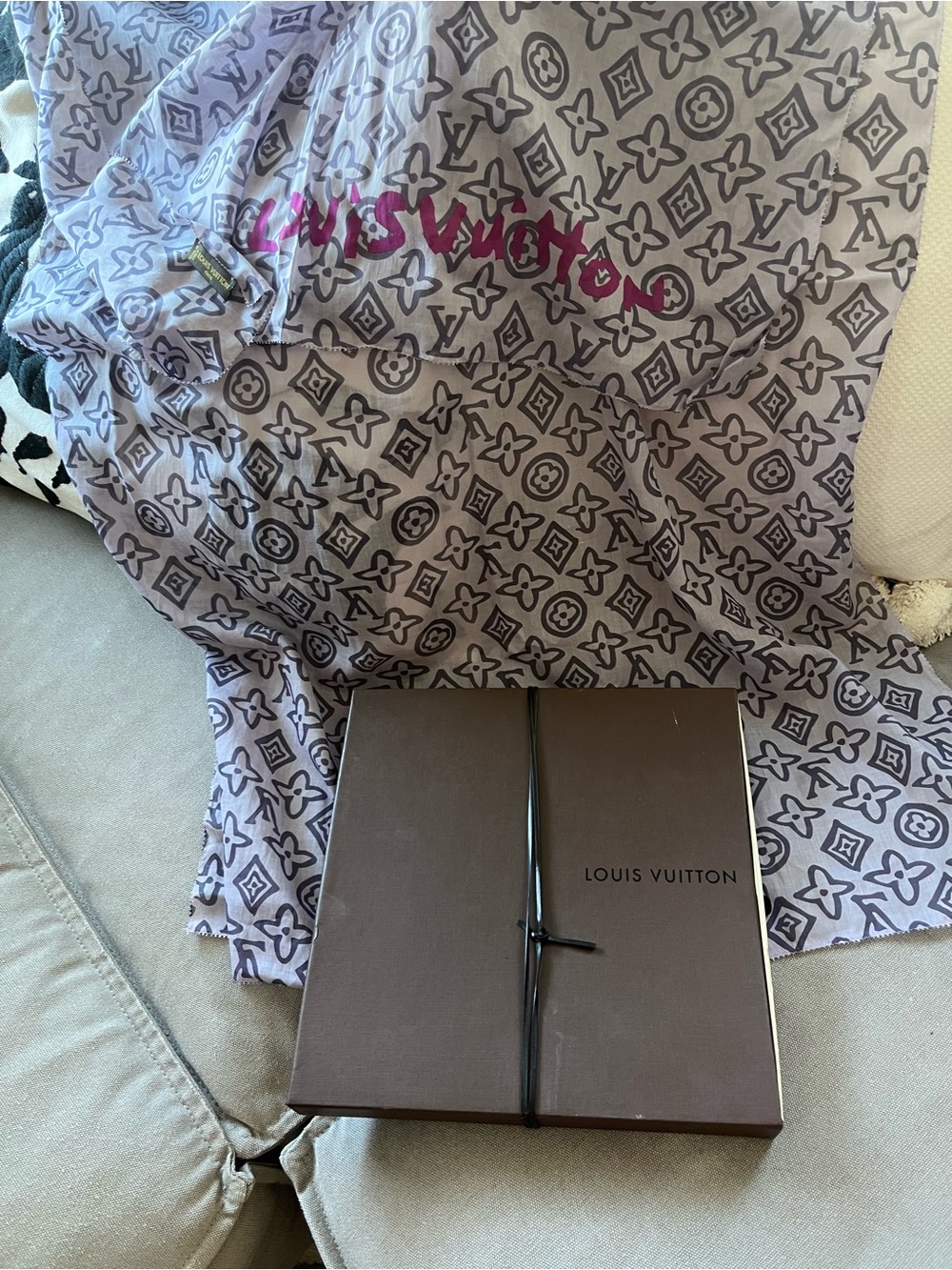 AUTHENTIC Louis Vuitton Lavender and Purple Monogram Scarf/Pashmina
NEVER USED - Picture 3 of 3